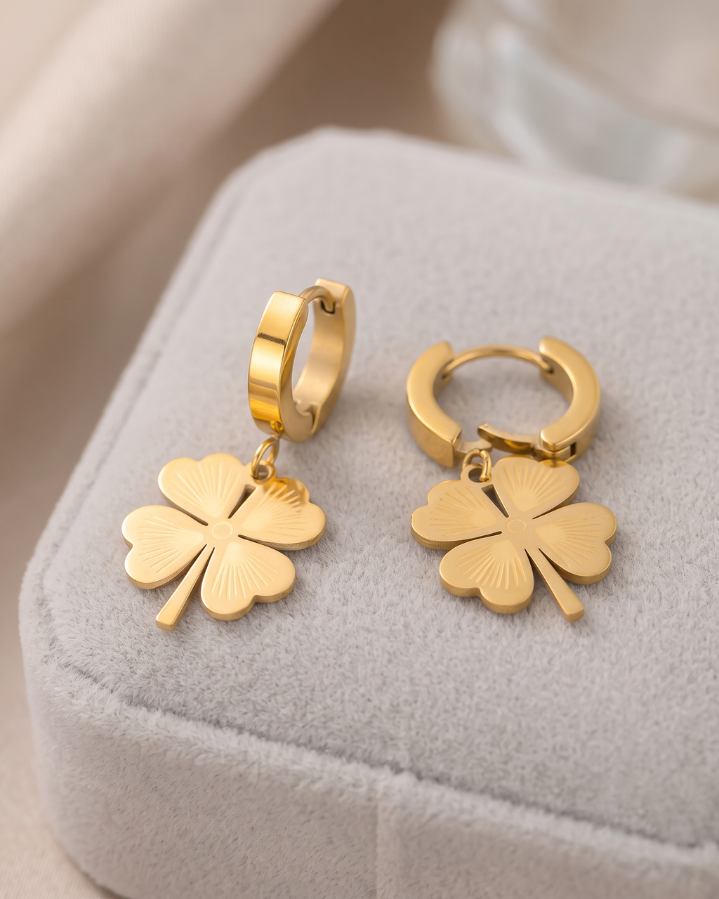 Lucky Clover Hoops Earring (Anti Tarnish)