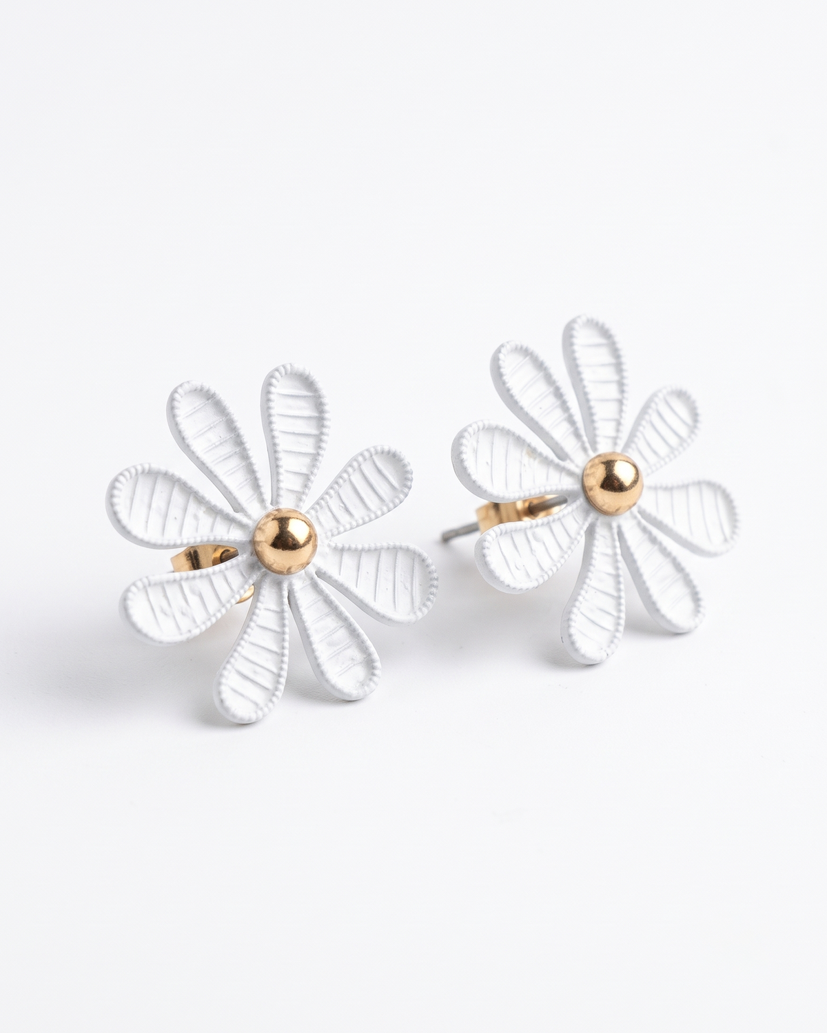 White Daisy Flower Stud Earrings