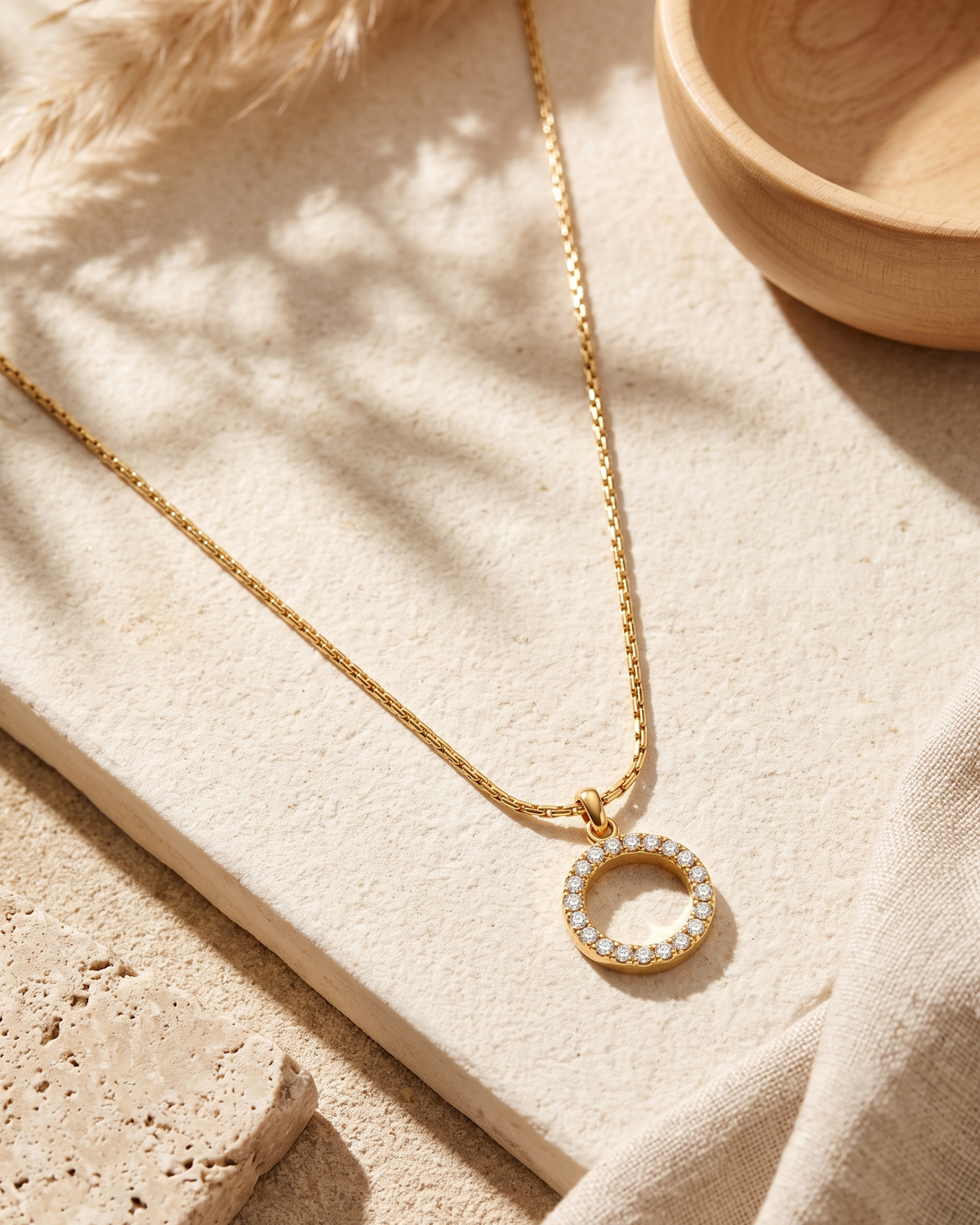 Elegant Crystal Circle Pendant Necklace (Anti Tarnish)