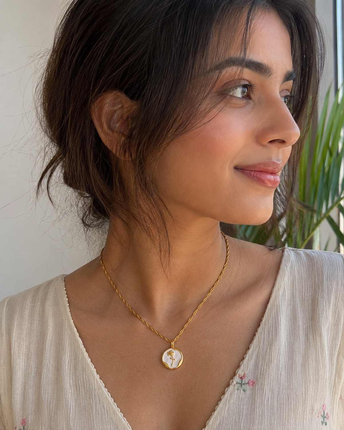 Floral Mother-of-Pearl Necklace (Anti Tarnish)