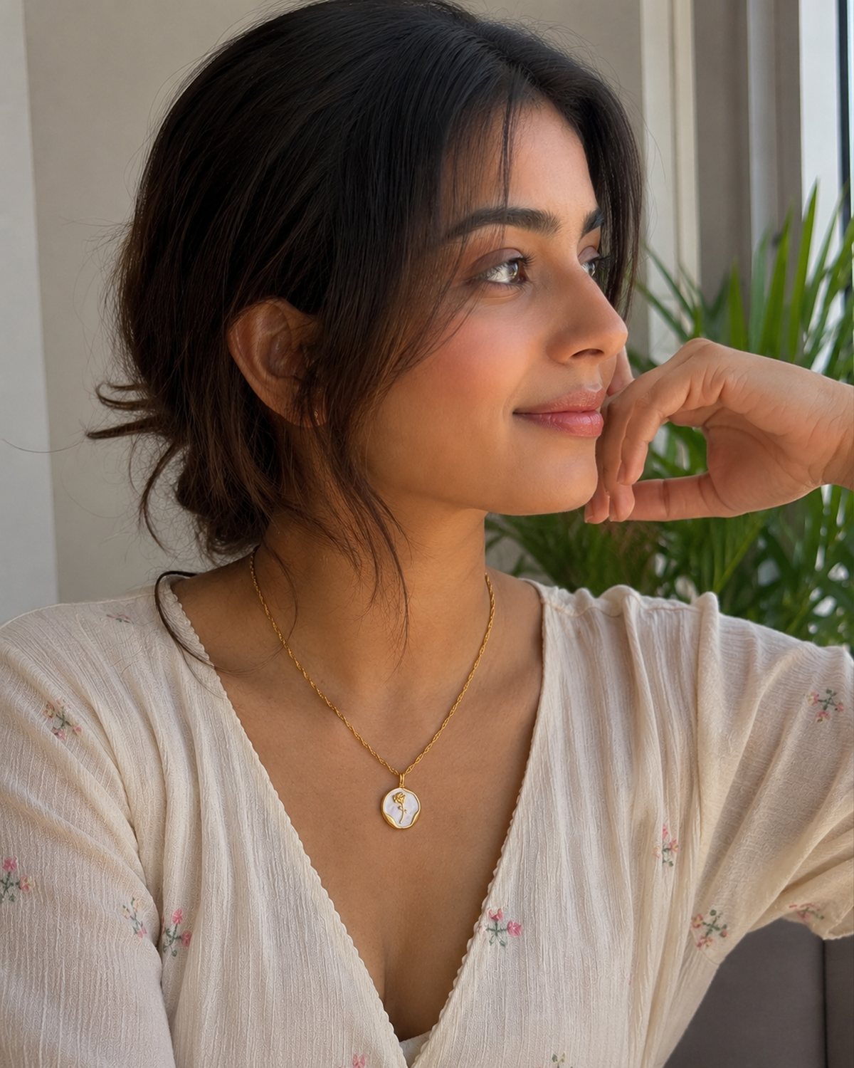Floral Mother-of-Pearl Necklace (Anti Tarnish)