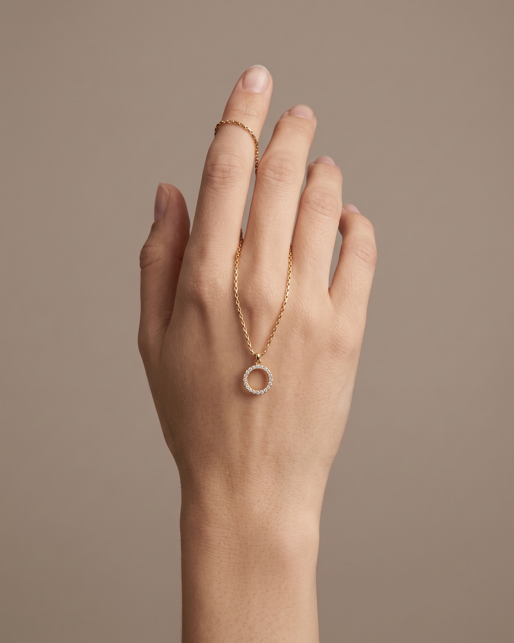 Elegant Crystal Circle Pendant Necklace (Anti Tarnish)