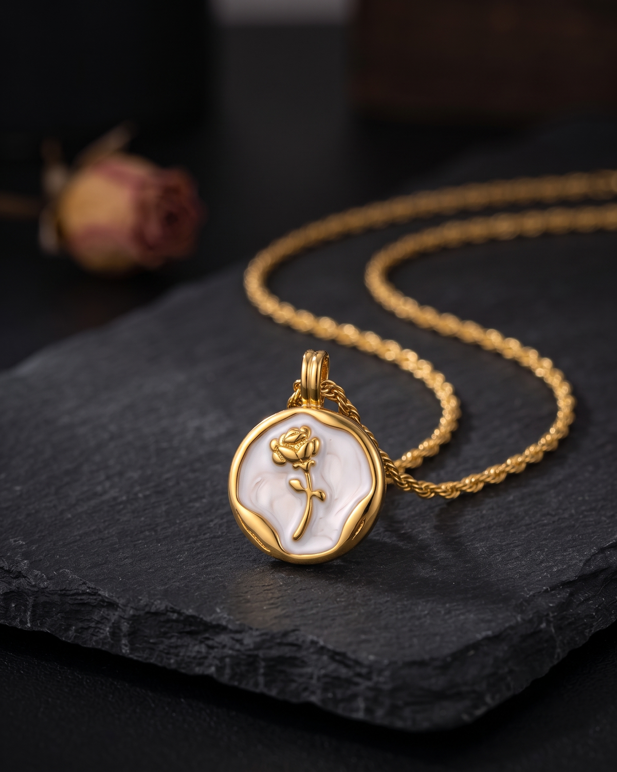 Floral Mother-of-Pearl Necklace (Anti Tarnish)