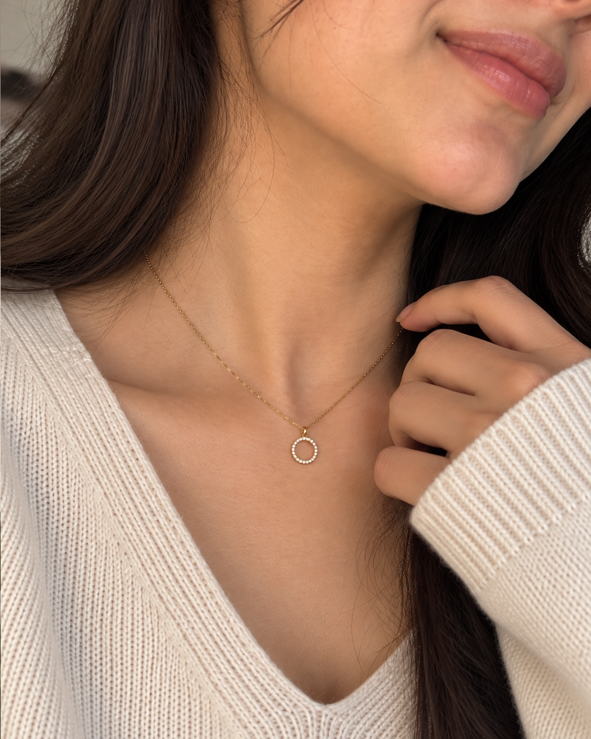 Elegant Crystal Circle Pendant Necklace (Anti Tarnish)