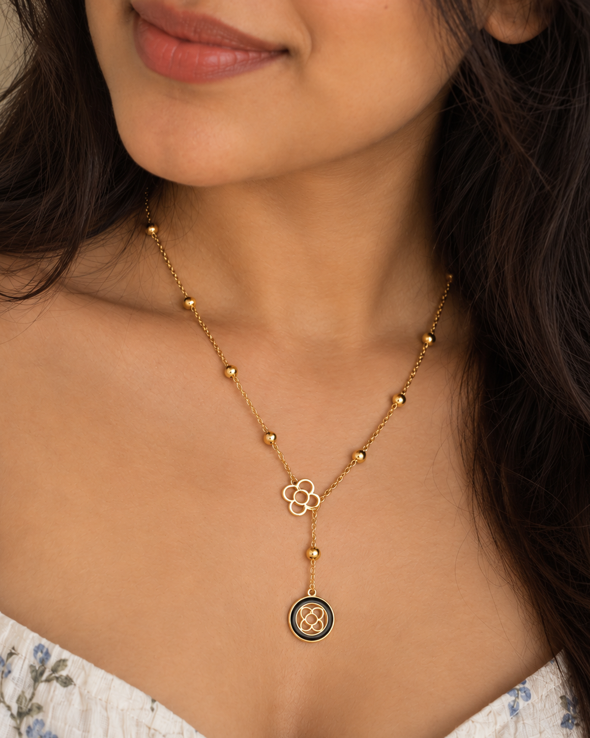 Golden Clover Lariat Necklace with Black Accent (Anti Tarnish)