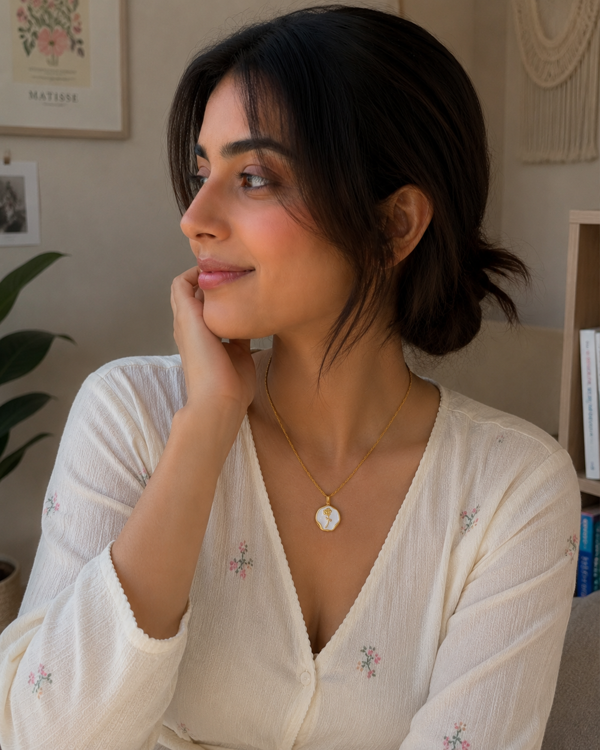Floral Mother-of-Pearl Necklace (Anti Tarnish)